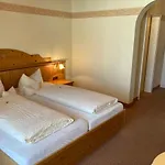 Pensjonat Gaestehaus Menkenbauer Inkl. Chiemgaukarte 3*
