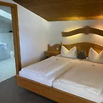 Pensjonat Gaestehaus Menkenbauer Inkl. Chiemgaukarte 3*