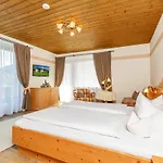 Pensjonat Gaestehaus Menkenbauer Inkl. Chiemgaukarte Ruhpolding