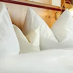 Gaestehaus Menkenbauer Inkl. Chiemgaukarte Pensjonat