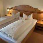 Gaestehaus Menkenbauer Inkl. Chiemgaukarte Pensjonat Ruhpolding