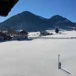 Gaestehaus Menkenbauer Inkl. Chiemgaukarte 3*