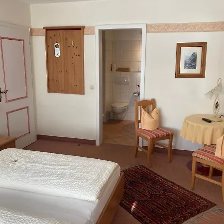 Gaestehaus Menkenbauer Inkl. Chiemgaukarte Konukevi 3*