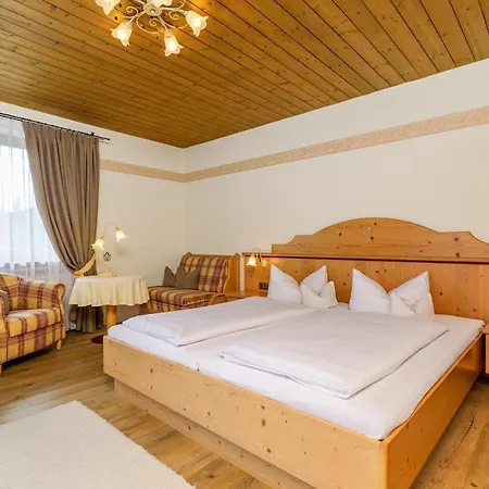 Gaestehaus Menkenbauer Inkl. Chiemgaukarte Konukevi
