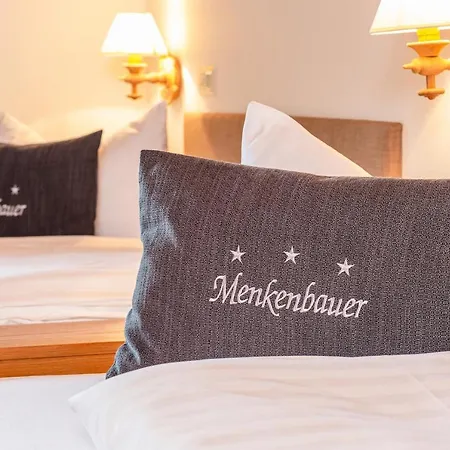 Gaestehaus Menkenbauer Inkl. Chiemgaukarte Konukevi 3*