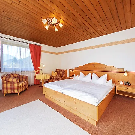 Gaestehaus Menkenbauer Inkl. Chiemgaukarte Konukevi 3*