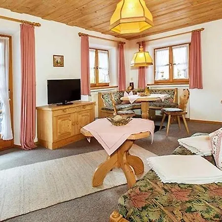Gaestehaus Menkenbauer Inkl. Chiemgaukarte Gæstehus