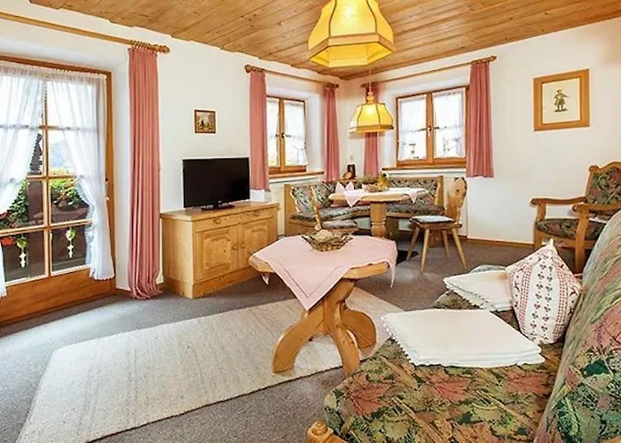 Gaestehaus Menkenbauer Inkl. Chiemgaukarte Pensión