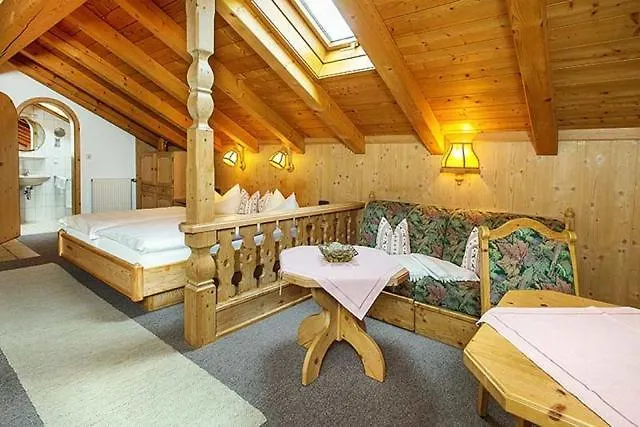 Gaestehaus Menkenbauer Inkl. Chiemgaukarte 3*
